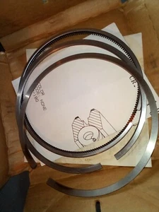 New OEM Ring Set for Mack EM9 Engine 353GC2134 - Bild 1 von 2