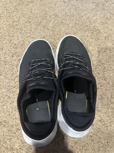 Under Armor Gym Shoes - Picture 1 of 6