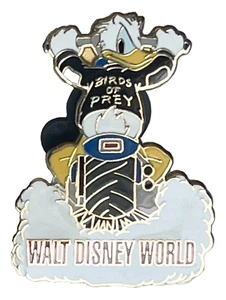 WALT DISNEY WORLD 2003 DONALD DUCK BIKER "BIRDS OF PREY" MOTORRAD PINBACK PIN - Bild 1 von 3