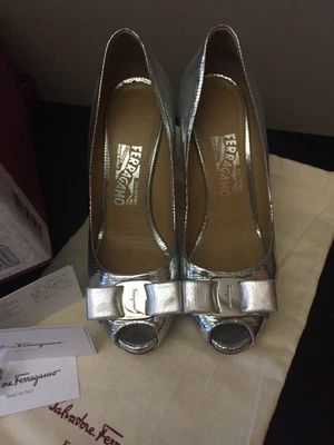 Туфли-лодочки Ferragamo Silver lizzard с тиснением, с открытым носком на шпильке Plum. Мягкий и удобный - Изображение 1 из 4