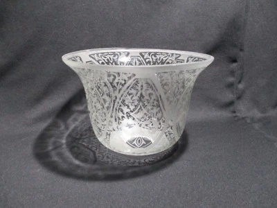 ANCIENNE TULIPE ABAT JOUR GLOBE LAMPE A PETROLE  EN VERRE SOUFFLE DECORE LIGHT - Photo 1/4