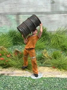 MODEL RAILWAY Figure Railway Worker Loading HO OO 3D SCALE PRINTED HAND PAINTED - Picture 1 of 8