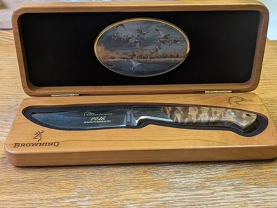 Cuchillo Ducks Unlimited 70 Aniversario Browning Modelo 114 Caja de Presentación Madera Foto 1 de 4