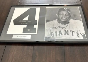 Willy Mays Signed Auto Number 4 on Felt Say Hey Hologram framed. - Picture 1 of 11