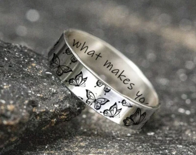 Anillo mariposa plateado - "Haz lo que hace brillar tu alma" inspirador Foto 1 de 4