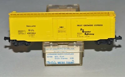N Scale Kadee 32166-1 SCL Fruit Growers Express 50' Boxcar with Rapido Couplers - Image 1 of 4