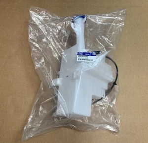 Genuine Windshield Water Reservoir 2017-2018 Elantra Sedan Bottle Tank Motor Cap - Picture 1 of 5