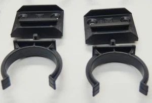 10x SCHWARZ KUNSTSTOFF KÜCHENBEIN SOCKEL KICKBOARD CLIPS HALTERUNGEN SCHRAUBENBEFESTIGUNG 32mm - Bild 1 von 3