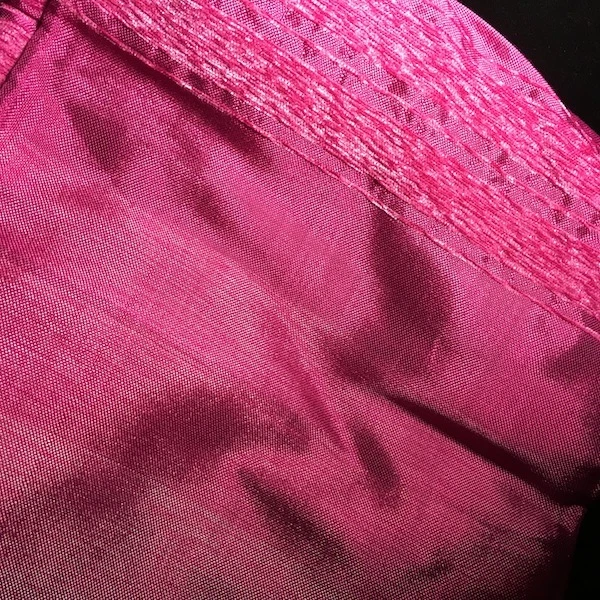 De los zocos textiles de Fez, Marruecos: mantel/cubiertas de cama de seda Sabra Foto 1 de 3