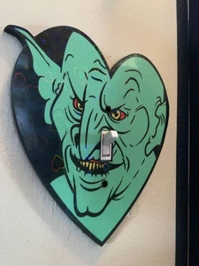 Holografische Kobold Herz Lichtschalter Abdeckung - gruselige Halloween Deko - Bild 1 von 6