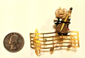 "MOUSE VINTAGE 1993 HALLMARK ORNAMENTO ""FARE MUSICA"" - 2 1/4"" X 2" - Foto 1 di 4