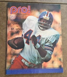PRO MAGAZINE  Giants Vs St Louis Oct, 26, 1972 - Picture 1 of 1
