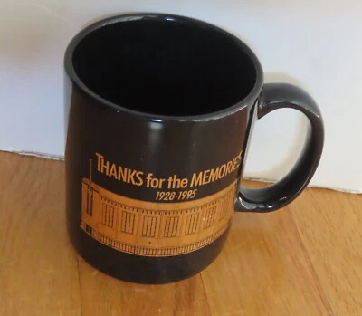 THANKS FOR THE MEMORIES - BOSTON GARDEN 1928-1995 BRUINS 3.75" Ceramic Mug - Image 1 of 2