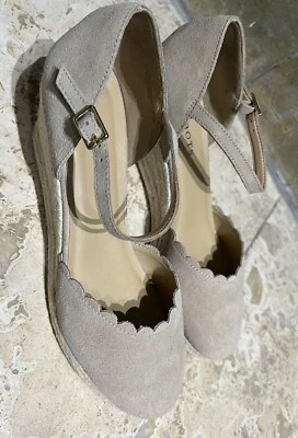 Talbots Tan Safari Sand Lyndsay Espadrille 2.5" Wedges Scallop Edge Leather 10M - Image 1 of 4