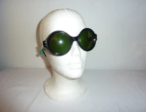 Vintage Mid-Century Round Sunglasses Black Frame Green Lenses Italy READ - Picture 1 of 17