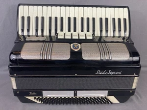 Fisarmonica Paolo Soprani 120 Bassi Made In Italy 5 Registri Funzionante - Foto 1 di 22