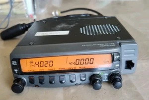 KENWOOD 144/440MHz FM DUAL BANDER TM-733A - Picture 1 of 3