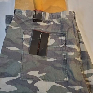 FUBU The Collection Men's Size 50 Cargo Board Shorts Camo New With Tag - Imagen 1 de 11