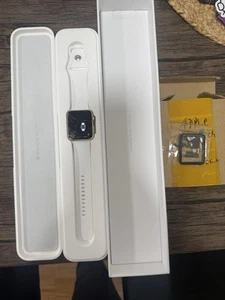 Apple Watch série 7000 42 mm boîtier en aluminium doré bracelet sport blanc (lire descriptif) - Photo 1 sur 10