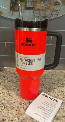 Vaso aislado al vacío de acero inoxidable FlowState Stanley Quencher H2.0 FlowState 40 oz nuevo con etiquetas Foto 1 de 4