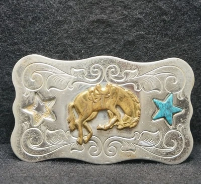WG13122 VINTAGE 1970s ***BUCKING HORSE*** WESTERN MENS NICKEL SILVER BELT BUCKLE - Image 1 of 2