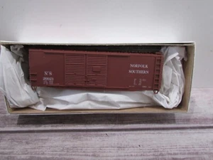 HO Scale  Accurail ECRR-07 Norfolk Southern DD 40' Box Car Kit #26023 - Picture 1 of 4