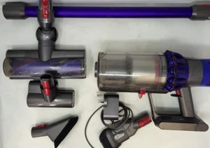 Dyson V10 Cordless Vacuum Cleaner | V10 | Handheld | W/ Charger | - Picture 1 of 8