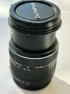 Olympus Zuiko Digital 14-42mm f/3.5-5.6 ED - Olympus 4/3 Mount - Picture 1 of 6