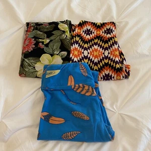 LuLaRoe Kids Sz Tween Leggings Stretch Pants 3 Pair Black Roses Chevron Feather - Picture 1 of 7