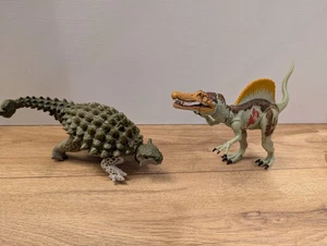 Jurassic World 2015 Hasbro Bashers & Biters Ankylosaurus & Spinosaurus Dinosaurs - Picture 1 of 6