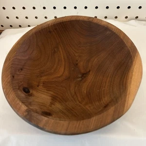 Handgeschnitzte Nussbaum Schale ca. 9" Durchmesser signiert von G.B. - Bild 1 von 5