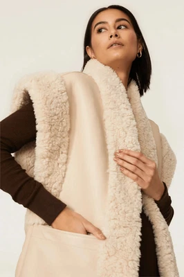 A.L.C. Chaleco de piel sintética Sutton en crema mediano Foto 1 de 4