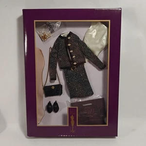 Tonner - Abito alla moda 2001 Tailleur Classique 16" Tyler Wentworth - Nuovo con scatola - Foto 1 di 12