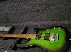 🔥💥 Original Mr. Potato Electric Guitar With Case, Guitar Picks, and Whammy Bar - Picture 1 of 4