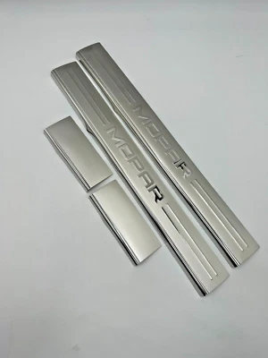 11-22 Cargador 300 Nuevo Acero Inoxidable Mopar Protector de Alféizar de Puerta Mopar Fabricante Original Foto 1 de 2