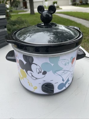 Walt Disney Mickey Slow Cooker MIC-200 by Intertek 110W with glass lid 10" x 9" - Image 1 of 4