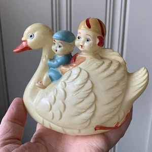 Vintage Celluloid Children Riding A Swan Duck Toy Occupied Japan Signed - Foto 1 di 16