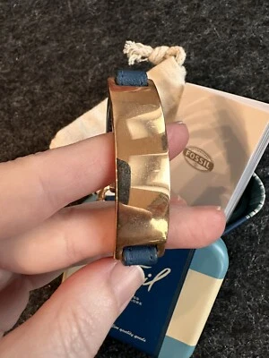 Fossil edles Armband Leder Armschmuck in Navy & Gravur Element in Roségold Steel - Bild 1 von 4