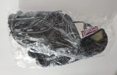 NUEVO EN PAQUETE Guante Arizona Diamondbacks Lanzamiento Mano Izquierda Niños Dbacks 1998 SGA Foto 1 de 4