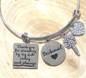 BRIDESMAID MESSAGE CHARM BRACELET EXPANDABLE BANGLE BRACELET GIFT BOX NEW - Foto 1 di 2