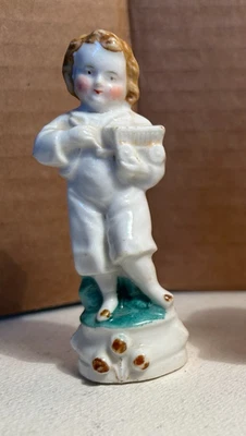 Niño Staffordshire miniatura antigua 1840-1880 con figura de libro, siglo XIX Foto 1 de 4