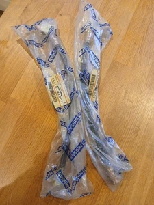 Datsun Bluebird 910, flexibles Bremsschlauchpaar vorne, neu im Paket Originalteile. - Bild 1 von 2