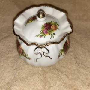 Royal Albert Old Country Roses DOROTHY BOX Bolso con cordón Tarro de baratija con tapa - Imagen 1 de 8