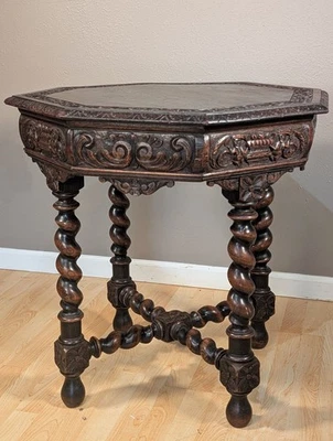 Antigua mesa de roble renacentista francesa tapa octogonal con patas giradas en espiral Foto 1 de 4