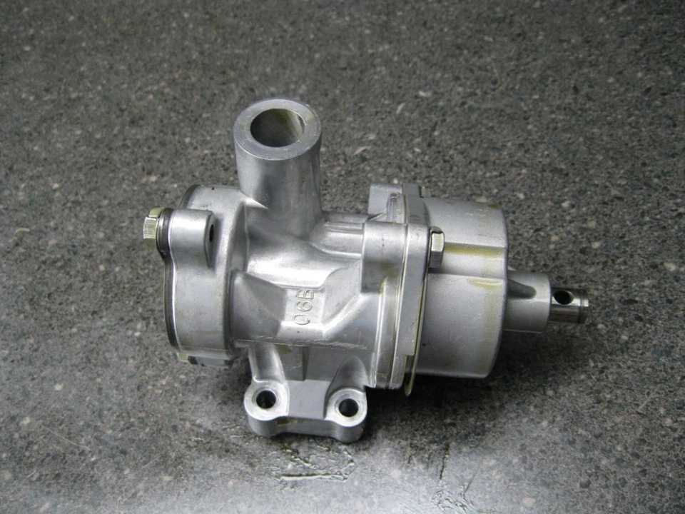 04 Bomba de aceite Suzuki GSXF Katana 600 30E Foto 1 de 1