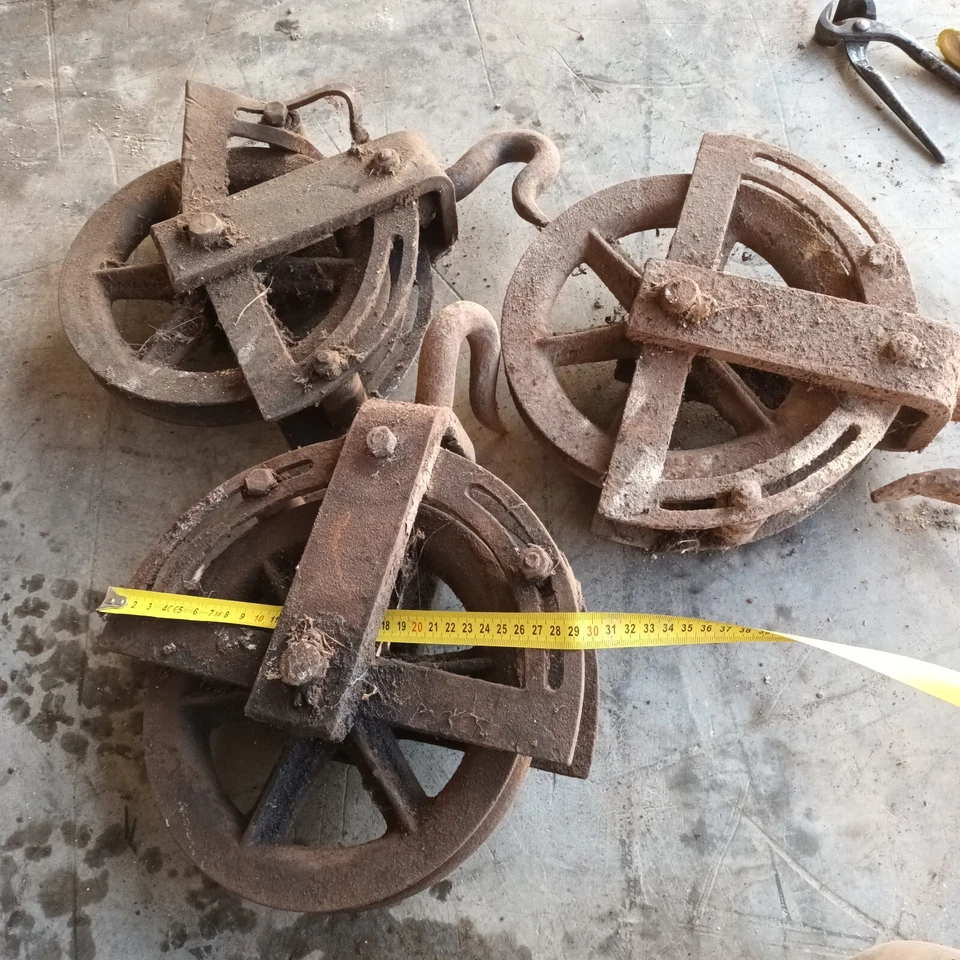 ancienne Poulie avec crochet atelier usine industriel deco loft - Photo 1/3