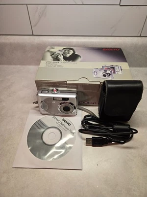 Sanyo VPC 503 5.0MP Digital Camera - Silver - Image 1 of 4