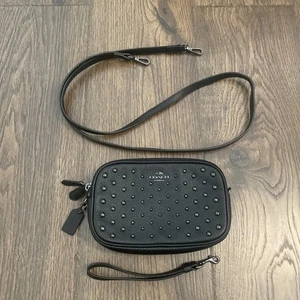 Coach Crossbody Clutch Handgelenktasche schwarz genarbtes Leder mit Ombré Nieten Doppelreißverschluss - Bild 1 von 13