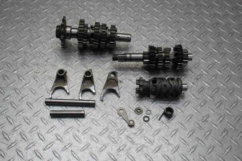 Kawasaki KLX300R 2005 transmisión de motor Tranny montaje engranajes Foto 1 de 4