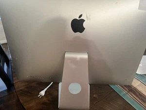 iMac Retina 5K 27-inch Late 2015 - Picture 1 of 3